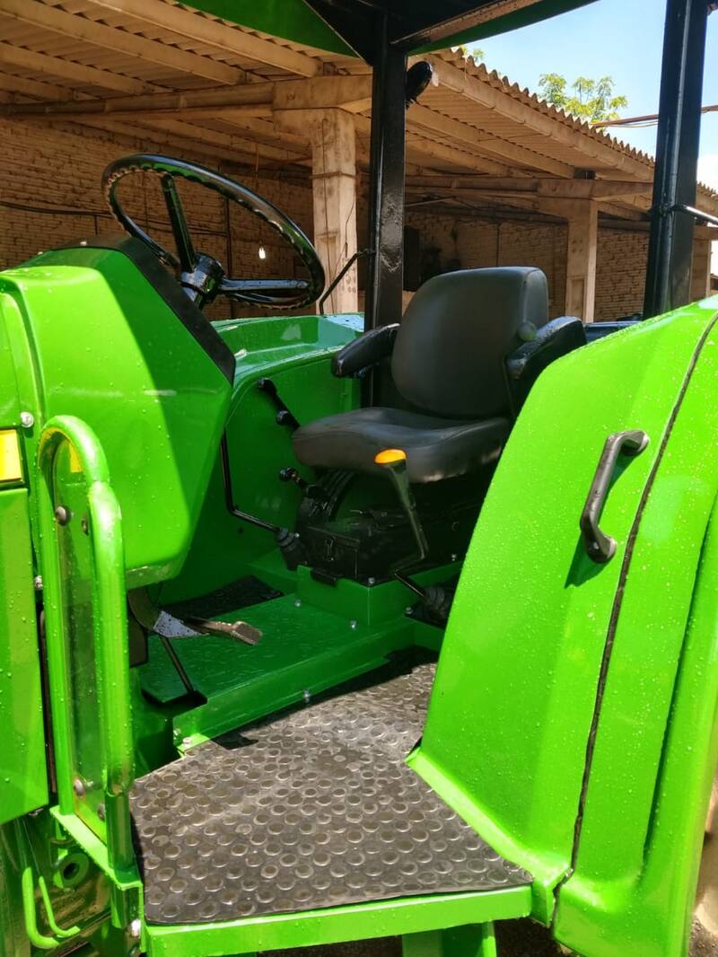 TRATOR JOHN DEERE 5700 - 4X4 - ANO 1998 - VENDIDO